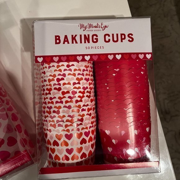 Cupcakes or Baking Cups for Small Cakes (100/Heart-Themed)(new) (party supplies) - Picture 13 of 14